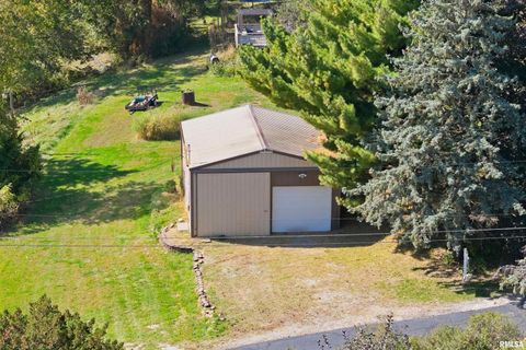 Tiny photo for 6887 COLONIAL Avenue, Bettendorf, IA 52722 (MLS # QC4268841)