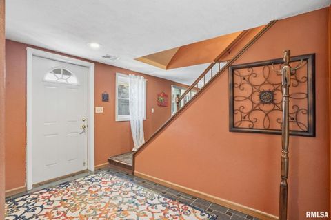 Tiny photo for 6887 COLONIAL Avenue, Bettendorf, IA 52722 (MLS # QC4268841)