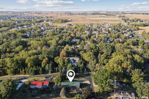 Tiny photo for 6887 COLONIAL Avenue, Bettendorf, IA 52722 (MLS # QC4268841)