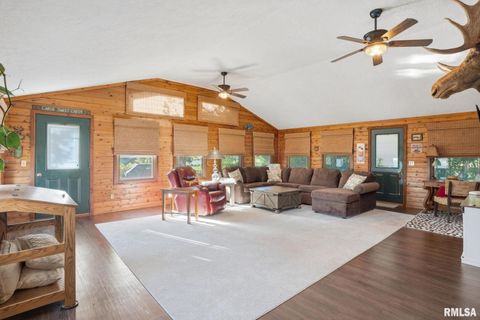 Tiny photo for 6887 COLONIAL Avenue, Bettendorf, IA 52722 (MLS # QC4268841)