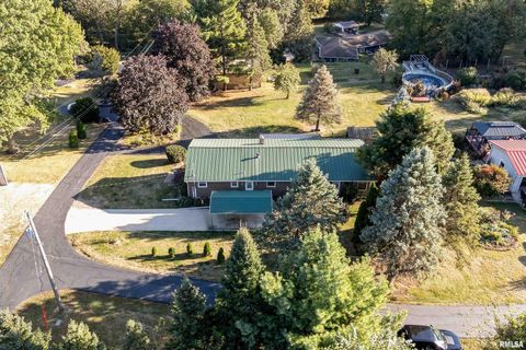 Tiny photo for 6887 COLONIAL Avenue, Bettendorf, IA 52722 (MLS # QC4268841)