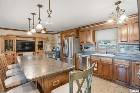 Tiny photo for 6887 COLONIAL Avenue, Bettendorf, IA 52722 (MLS # QC4268841)