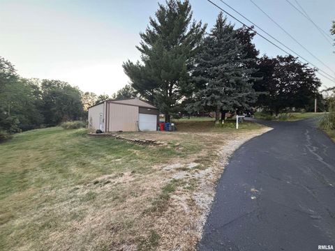 Tiny photo for 6887 COLONIAL Avenue, Bettendorf, IA 52722 (MLS # QC4268841)