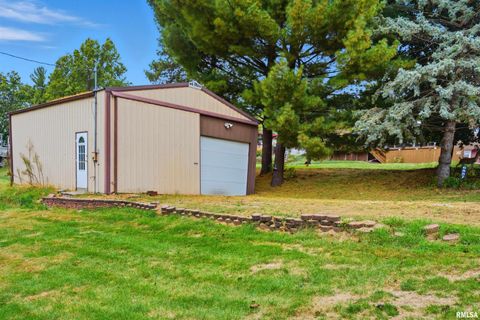 Tiny photo for 6887 COLONIAL Avenue, Bettendorf, IA 52722 (MLS # QC4268841)