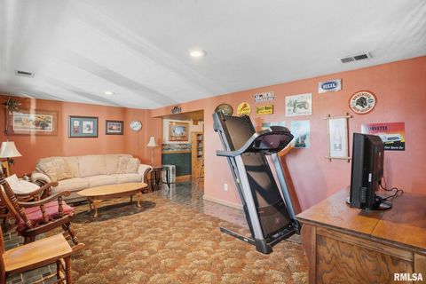 Tiny photo for 6887 COLONIAL Avenue, Bettendorf, IA 52722 (MLS # QC4268841)