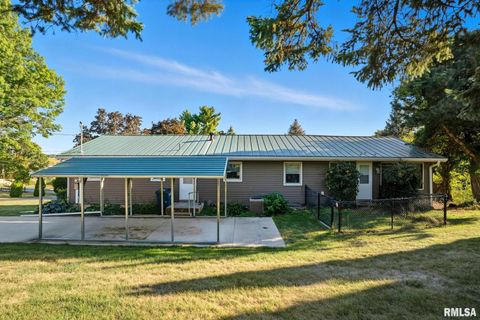 Tiny photo for 6887 COLONIAL Avenue, Bettendorf, IA 52722 (MLS # QC4268841)