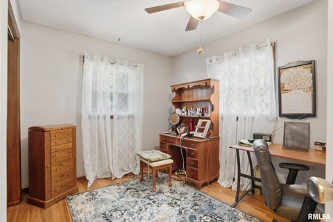 Tiny photo for 6887 COLONIAL Avenue, Bettendorf, IA 52722 (MLS # QC4268841)