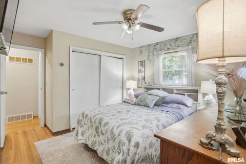 Tiny photo for 6887 COLONIAL Avenue, Bettendorf, IA 52722 (MLS # QC4268841)