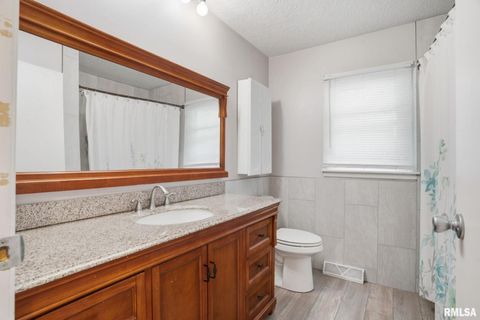 Tiny photo for 6887 COLONIAL Avenue, Bettendorf, IA 52722 (MLS # QC4268841)