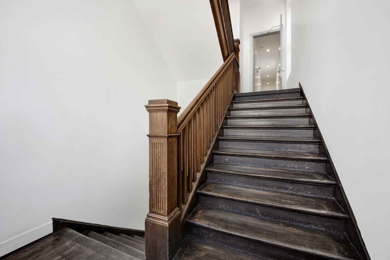 2411 W WALTON Street 2E