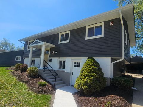 Tiny photo for 1570 Jefferson Road, Hoffman Estates, IL 60169 (MLS # 12626762)