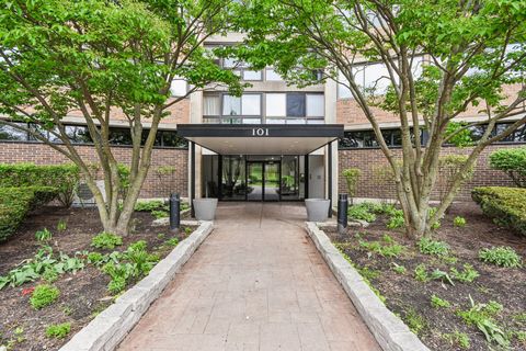 Tiny photo for 101 BAR HARBOUR Road #4D, Schaumburg, IL 60193 (MLS # 12578664)