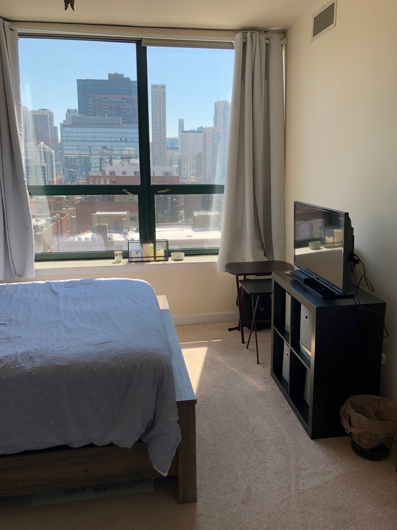 400 W ONTARIO Street 1204