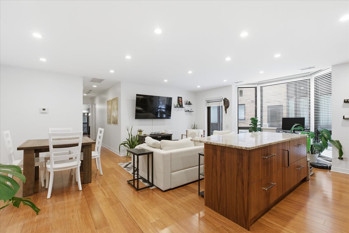 222 S Racine Avenue 402