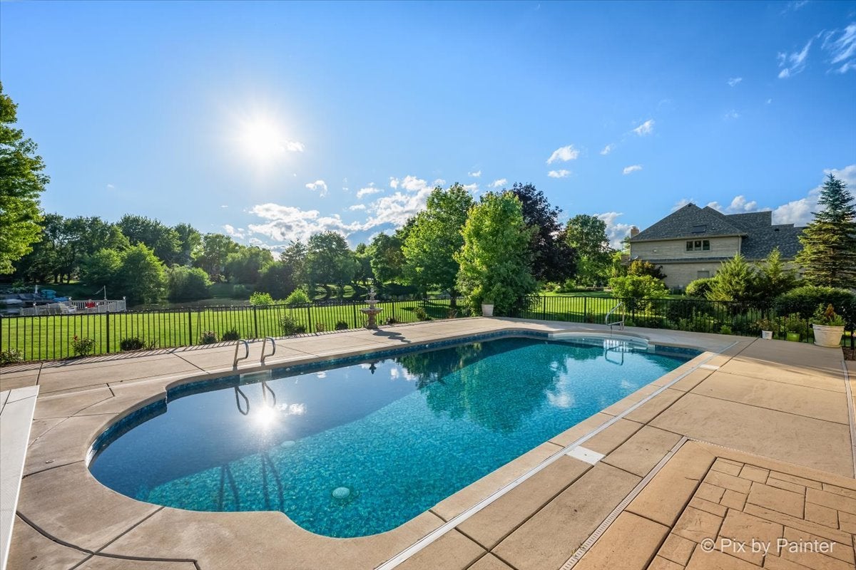 7N494 Foxglove Court