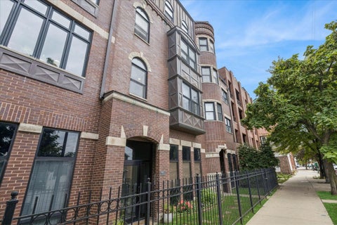 Tiny photo for 523 N Racine Avenue #1, Chicago, IL 60642 (MLS # 12748175)