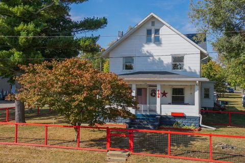Photo of 408 N West Street, Danvers, IL 61732 (MLS # 12501487) Photo of 408 N West Street, Danvers, IL 61732 (MLS # 12501487)