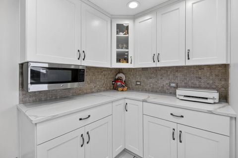 Tiny photo for Willowbrook, IL 60527 (MLS # 12631317)