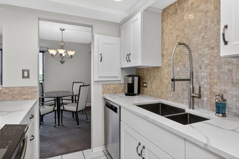 Tiny photo for Willowbrook, IL 60527 (MLS # 12631317)