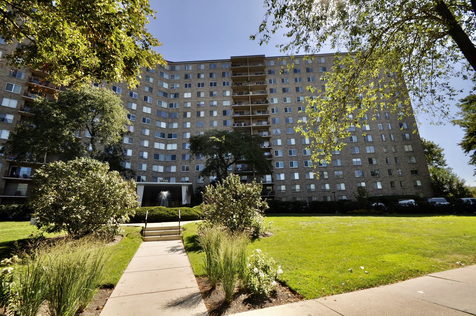 View Chicago, IL 60645 condo