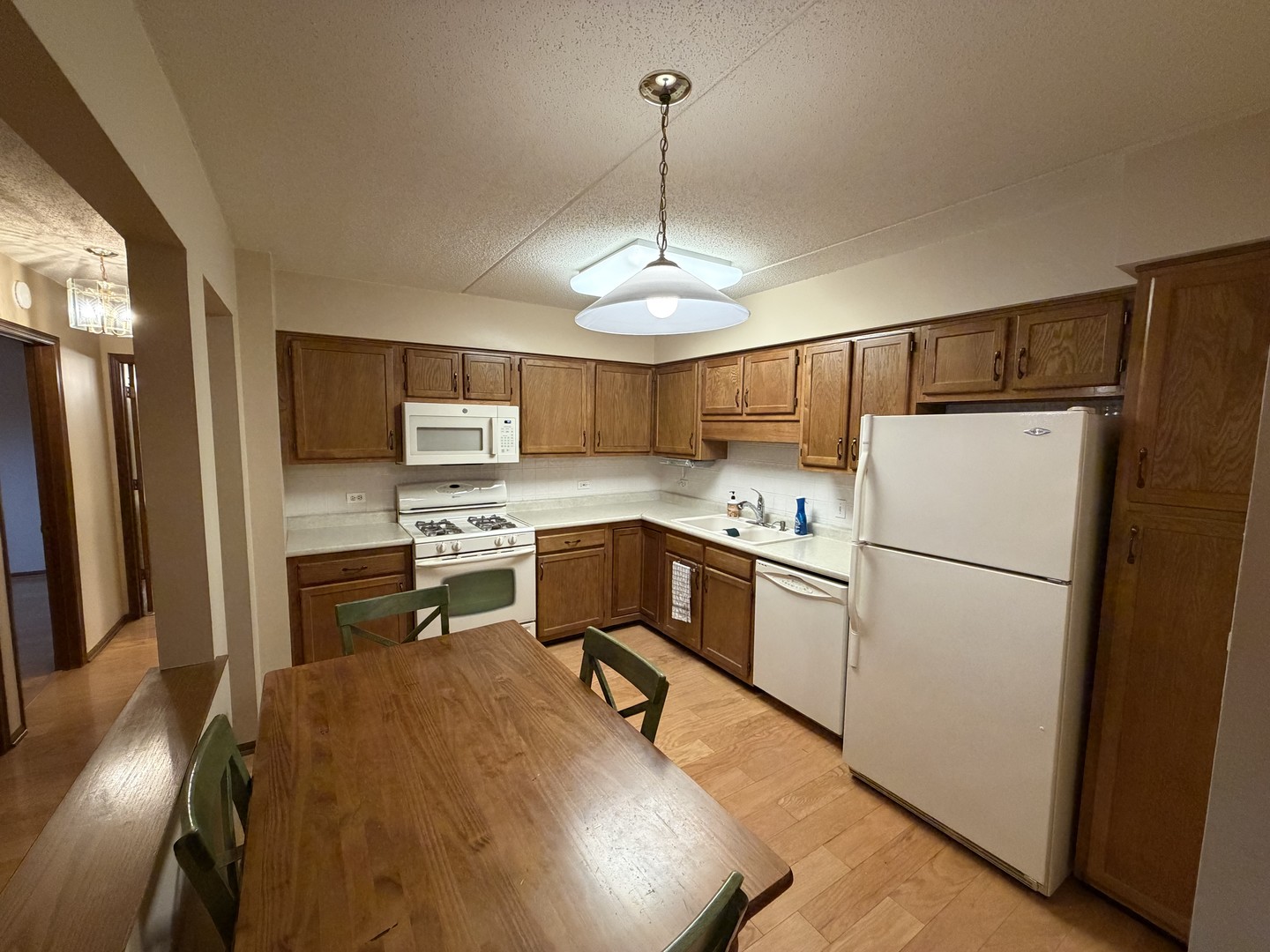 6401 W Berteau Avenue 8-201