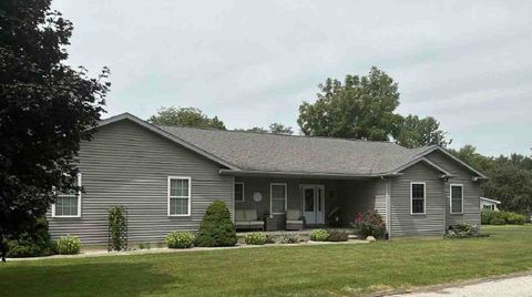 Photo of 302 S Walnut Street, Colfax, IL 61728 (MLS # 12529059)