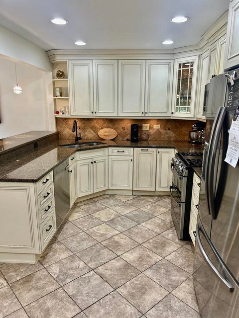 Tiny photo for 105 Astoria Way, Park Ridge, IL 60068 (MLS # 12729940)