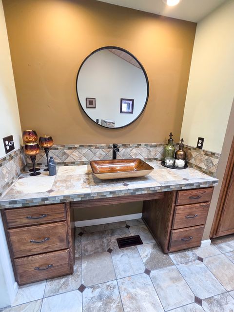 Tiny photo for 521 N LOCUST Street, Flora, IL 62839 (MLS # EB460551)