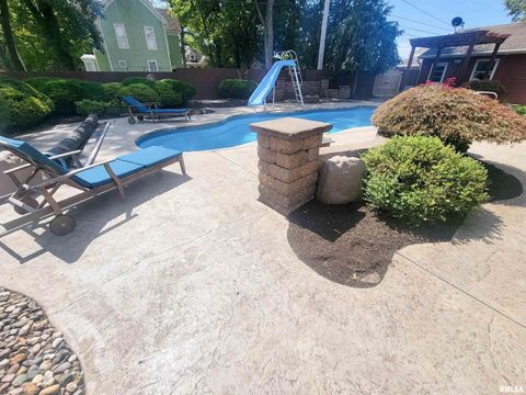 Tiny photo for 521 N LOCUST Street, Flora, IL 62839 (MLS # EB460551)