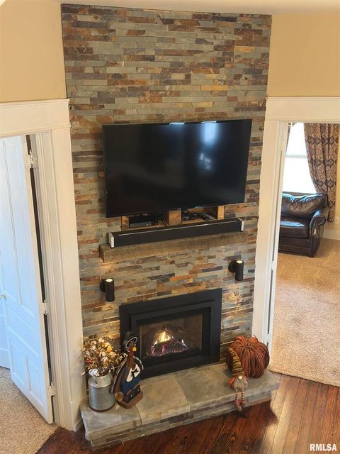 Tiny photo for 521 N LOCUST Street, Flora, IL 62839 (MLS # EB460551)