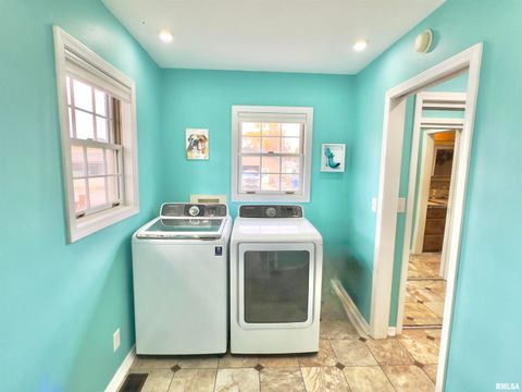 Tiny photo for 521 N LOCUST Street, Flora, IL 62839 (MLS # EB460551)