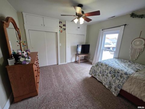 Tiny photo for 521 N LOCUST Street, Flora, IL 62839 (MLS # EB460551)