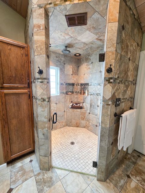 Tiny photo for 521 N LOCUST Street, Flora, IL 62839 (MLS # EB460551)