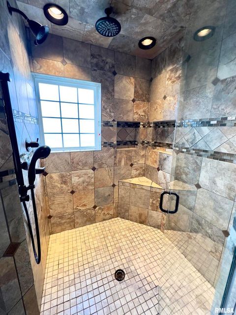 Tiny photo for 521 N LOCUST Street, Flora, IL 62839 (MLS # EB460551)