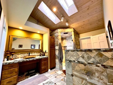 Tiny photo for 521 N LOCUST Street, Flora, IL 62839 (MLS # EB460551)