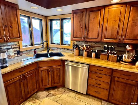 Tiny photo for 521 N LOCUST Street, Flora, IL 62839 (MLS # EB460551)