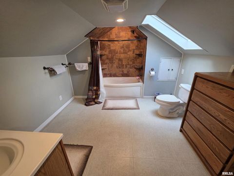 Tiny photo for 521 N LOCUST Street, Flora, IL 62839 (MLS # EB460551)