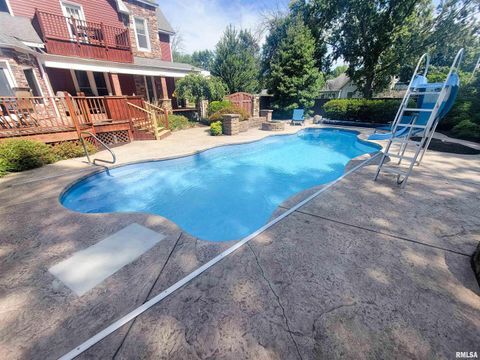 Tiny photo for 521 N LOCUST Street, Flora, IL 62839 (MLS # EB460551)