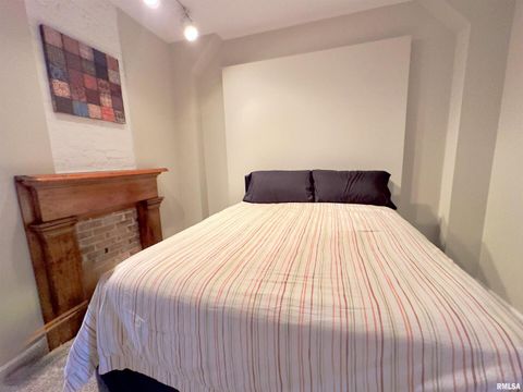 Tiny photo for 521 N LOCUST Street, Flora, IL 62839 (MLS # EB460551)