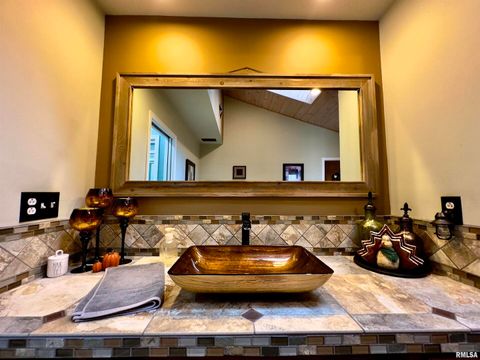 Tiny photo for 521 N LOCUST Street, Flora, IL 62839 (MLS # EB460551)