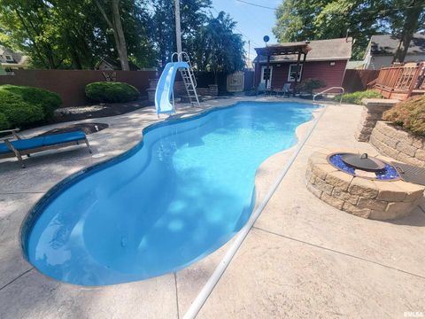 Tiny photo for 521 N LOCUST Street, Flora, IL 62839 (MLS # EB460551)