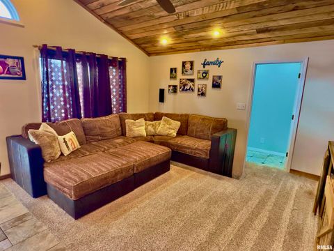 Tiny photo for 521 N LOCUST Street, Flora, IL 62839 (MLS # EB460551)