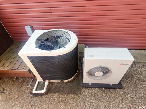 Tiny photo for 521 N LOCUST Street, Flora, IL 62839 (MLS # EB460551)