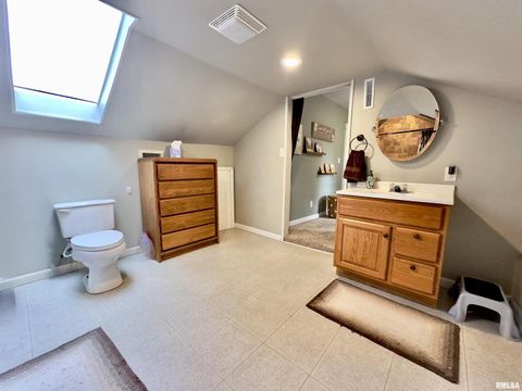 Tiny photo for 521 N LOCUST Street, Flora, IL 62839 (MLS # EB460551)