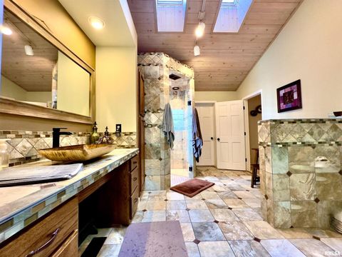 Tiny photo for 521 N LOCUST Street, Flora, IL 62839 (MLS # EB460551)