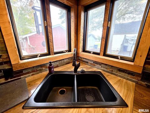 Tiny photo for 521 N LOCUST Street, Flora, IL 62839 (MLS # EB460551)