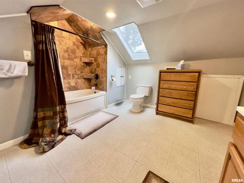 Tiny photo for 521 N LOCUST Street, Flora, IL 62839 (MLS # EB460551)