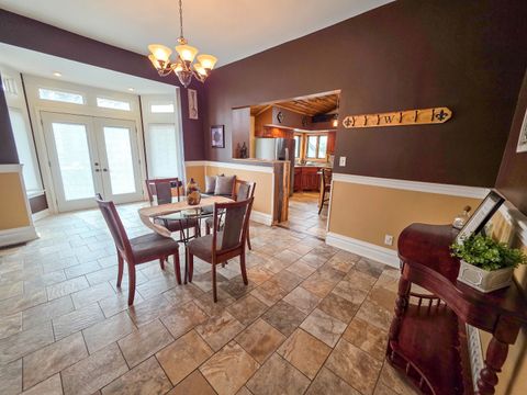 Tiny photo for 521 N LOCUST Street, Flora, IL 62839 (MLS # EB460551)