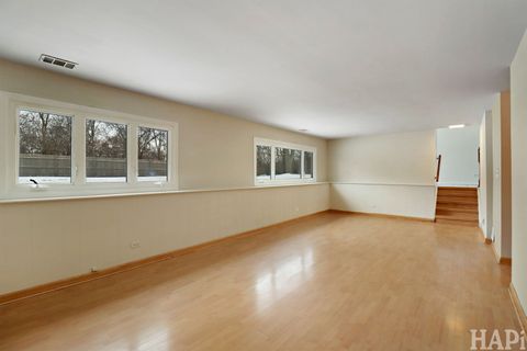 Tiny photo for 34 E Harbor Drive, Lake Zurich, IL 60047 (MLS # 12570705)