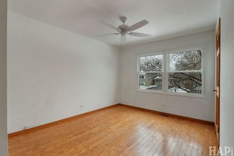 Tiny photo for 34 E Harbor Drive, Lake Zurich, IL 60047 (MLS # 12570705)